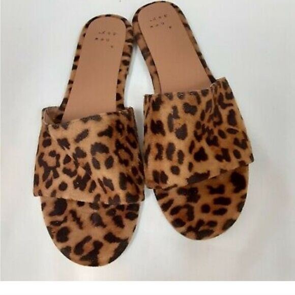 NWOT A New Day Women's Tan Leopard Print Flat Sandals Size 5W - Picture 1 of 10